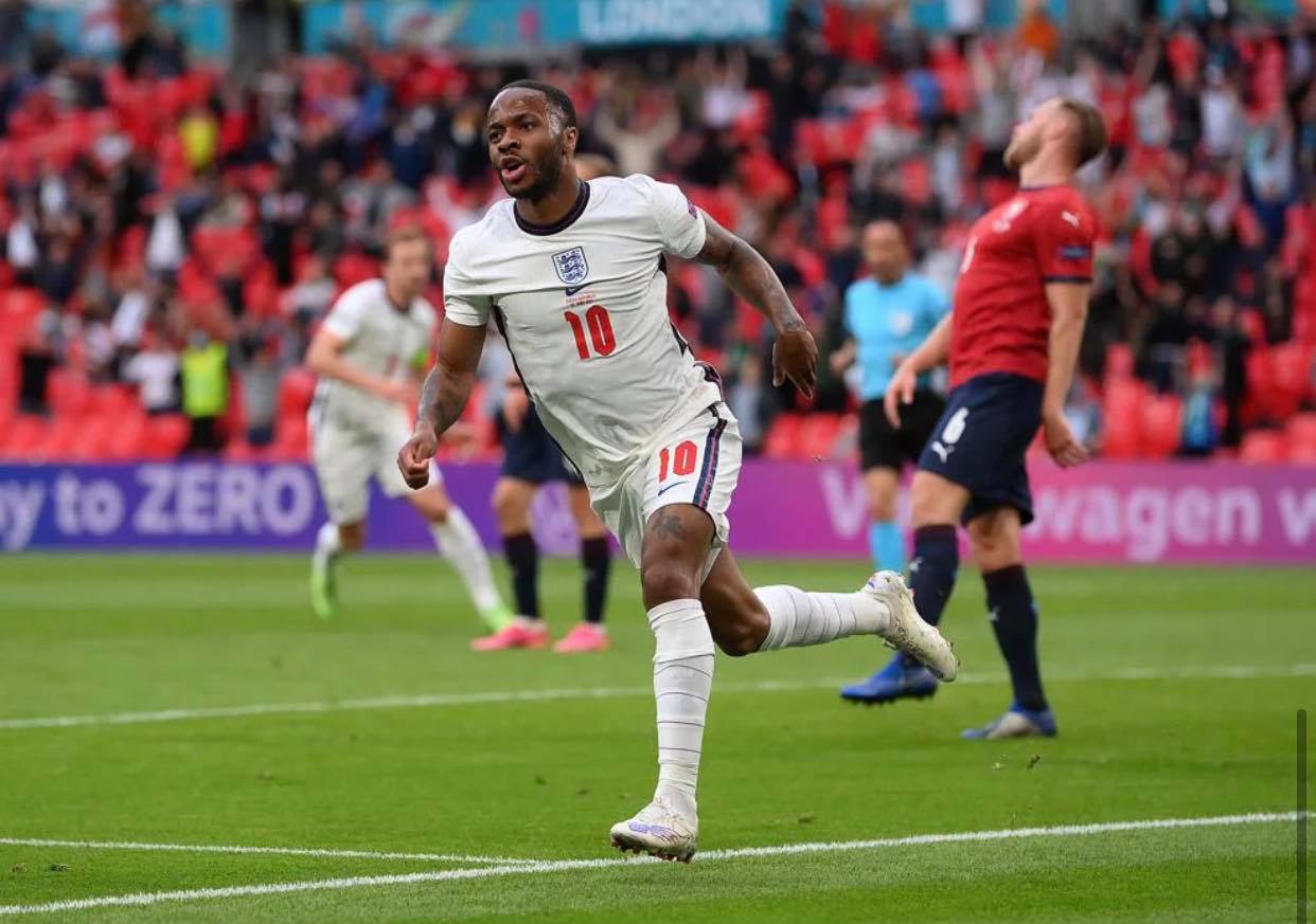 Raheem Sterling tỏa sáng giúp Anh dẫn đầu bảng D